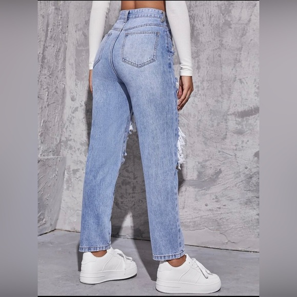 High waisted straight legged ripped mom jeans - Picture 3 of 4